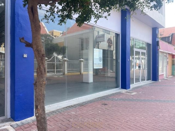 Commercial unit , centrally located in Punda