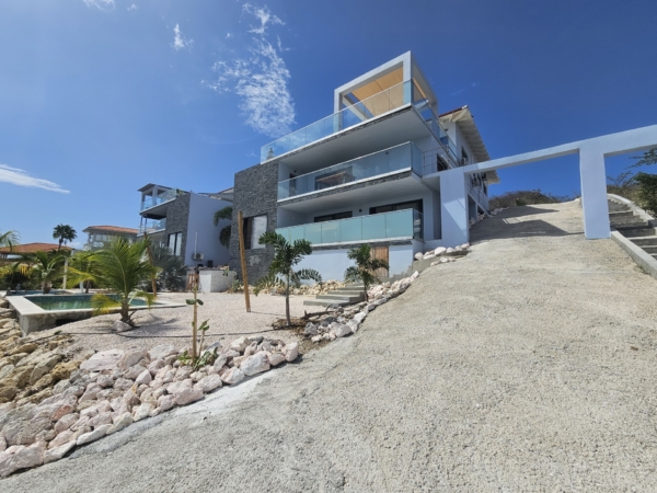 Exclusive Apartment & Penthouse Residence with 2 Pools in Coral Estate